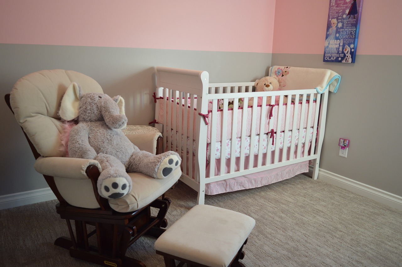 Quelles couleurs choisir pour la chambre de votre bébé afin de créer un environnement apaisant et stimulant ?